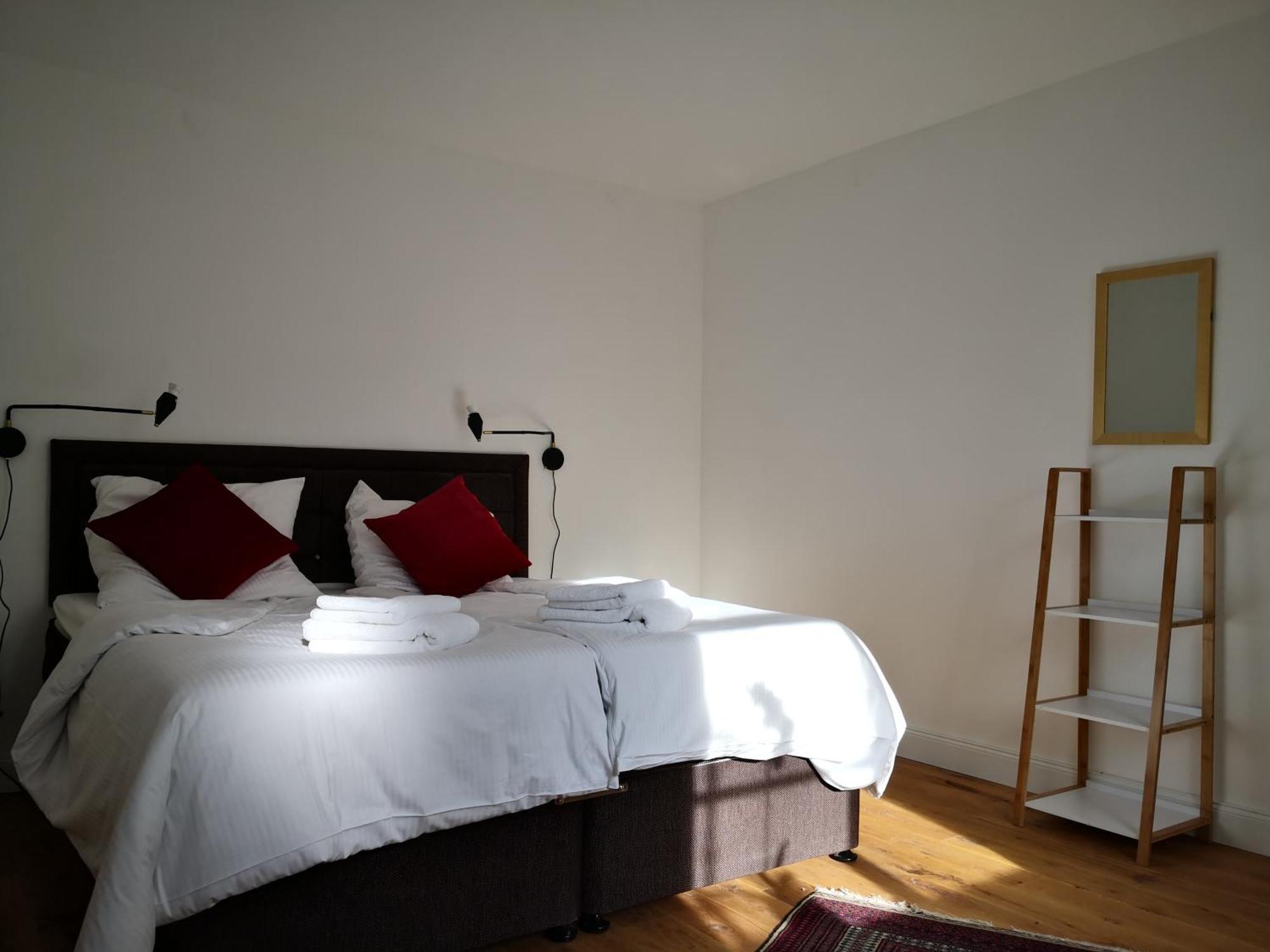 Fuenf Giebel Eck In Der Freiheit Am Ruhrtalradweg Hotell Wetter  Rom bilde
